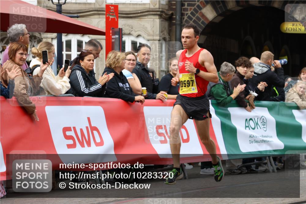 13.09.2026 - 21. swb-Marathon Bremen Strokosch-Dieckow http://msf.ph/oto/10283320 13.09.2026 10:29:19 Ziel 10597, 13604, 13614, 11234, 13517, 13542, 13557 meine-sportfotos.de