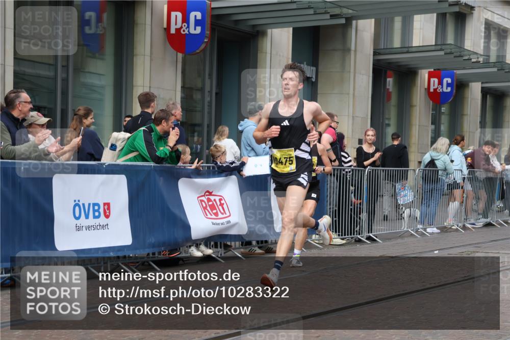 13.09.2026 - 21. swb-Marathon Bremen Strokosch-Dieckow http://msf.ph/oto/10283322 13.09.2026 10:33:35 Ziel 10797, 12459, 13530, 13541, 10366, 10475, 11059, 11481, 11652, 13530 meine-sportfotos.de