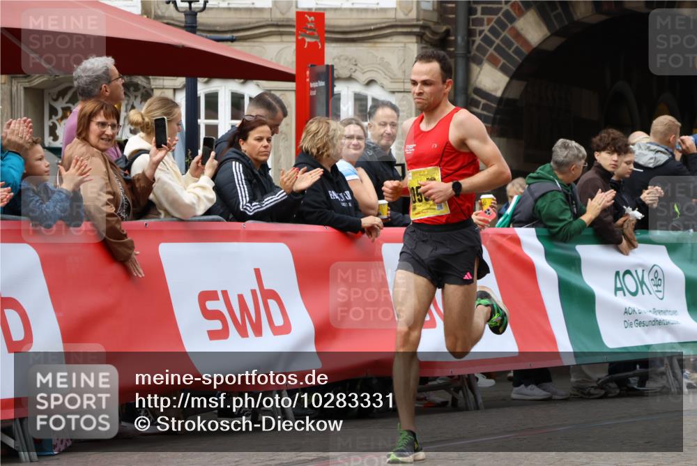 13.09.2026 - 21. swb-Marathon Bremen Strokosch-Dieckow http://msf.ph/oto/10283331 13.09.2026 10:29:20 Ziel 10597, 13604, 13614, 11234, 13517, 13542, 13557 meine-sportfotos.de