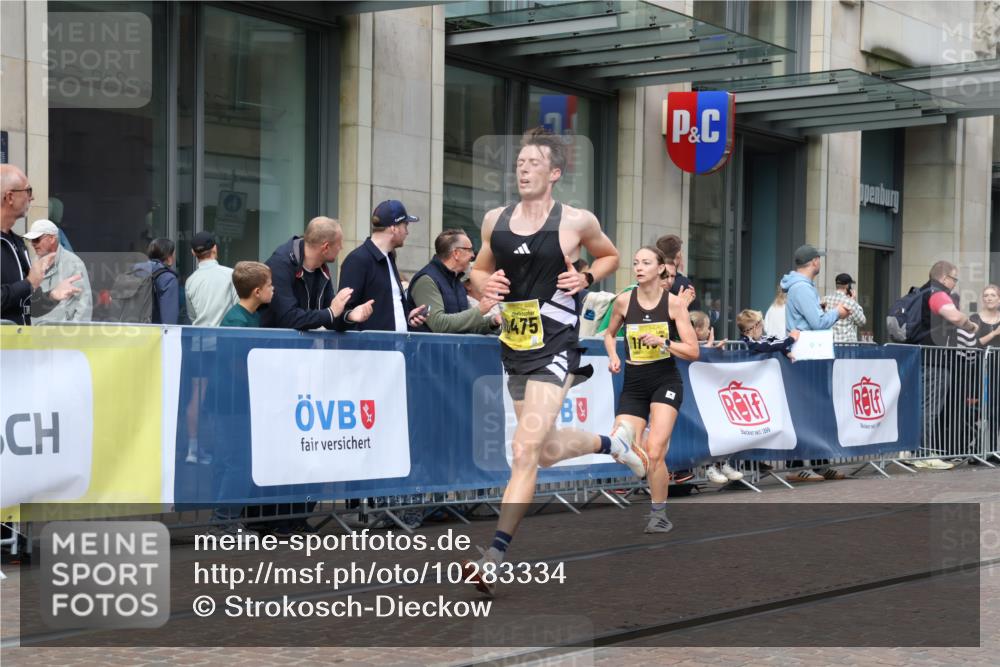 13.09.2026 - 21. swb-Marathon Bremen Strokosch-Dieckow http://msf.ph/oto/10283334 13.09.2026 10:33:35 Ziel 10797, 12459, 13530, 13541, 10366, 10475, 11059, 11481, 11652, 13530 meine-sportfotos.de