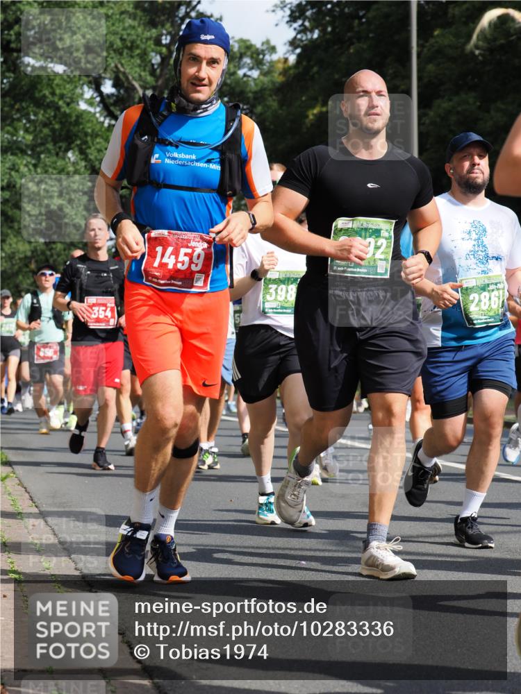 13.09.2026 - 21. swb-Marathon Bremen TobiasT http://msf.ph/oto/10283336 13.09.2026 12:04:31 Laufen 354, 1459, 46, 398, 21, 26, 286 meine-sportfotos.de