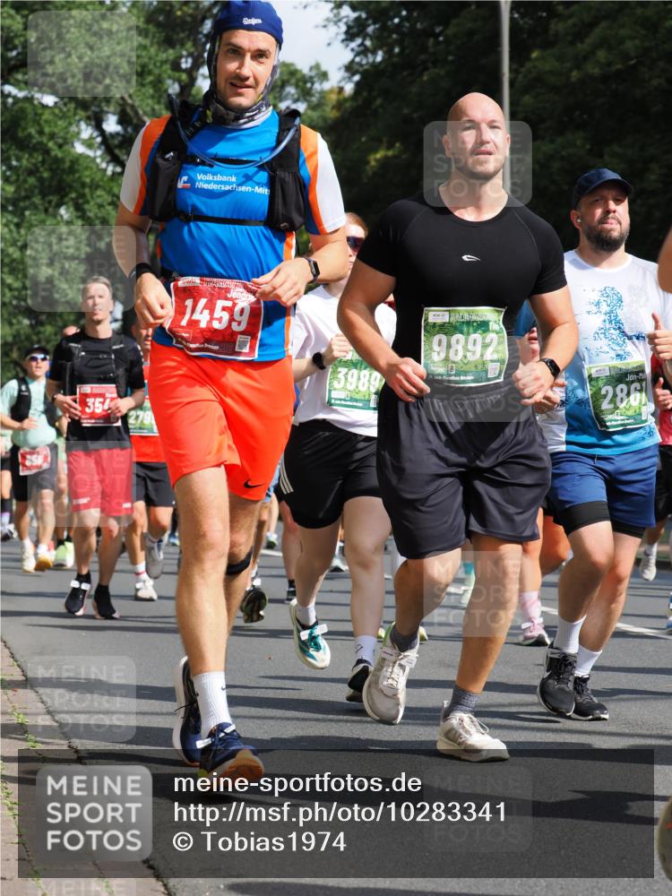 13.09.2026 - 21. swb-Marathon Bremen TobiasT http://msf.ph/oto/10283341 13.09.2026 12:04:31 Laufen 354, 1459, 3989, 9892, 21, 26, 2861 meine-sportfotos.de