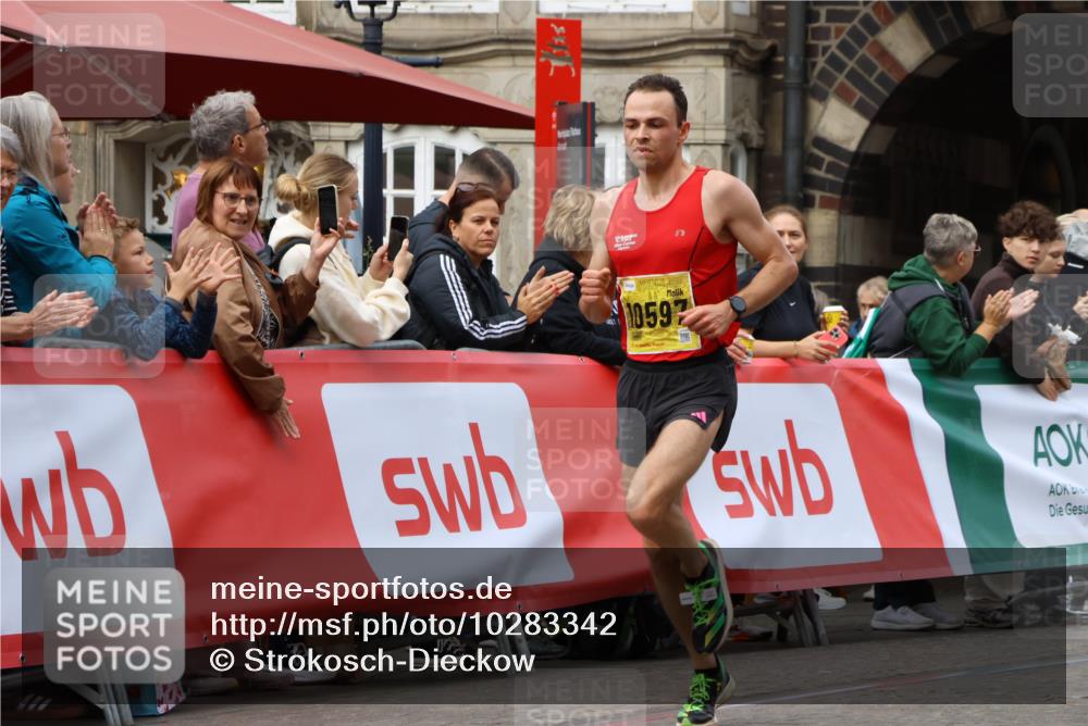 13.09.2026 - 21. swb-Marathon Bremen Strokosch-Dieckow http://msf.ph/oto/10283342 13.09.2026 10:29:20 Ziel 10597, 13604, 13614, 11234, 13517, 13542, 13557 meine-sportfotos.de