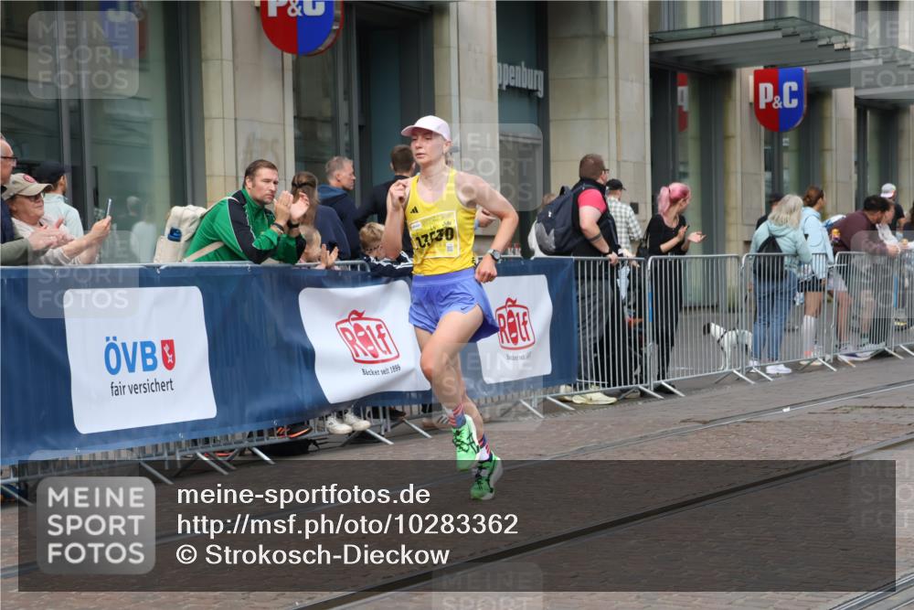 13.09.2026 - 21. swb-Marathon Bremen Strokosch-Dieckow http://msf.ph/oto/10283362 13.09.2026 10:33:39 Ziel 10797, 13541, 10366, 10475, 11059, 11481, 11652, 12459, 13530 meine-sportfotos.de