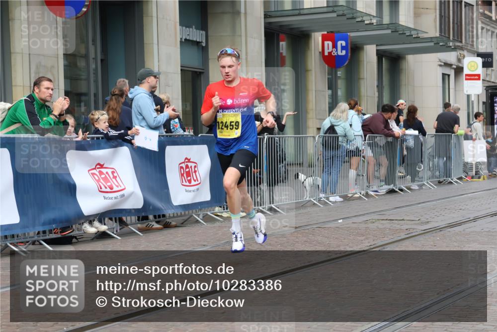 13.09.2026 - 21. swb-Marathon Bremen Strokosch-Dieckow http://msf.ph/oto/10283386 13.09.2026 10:33:41 Ziel 10797, 13541, 13605, 10366, 10475, 11059, 11481, 11652, 12459, 13530 meine-sportfotos.de