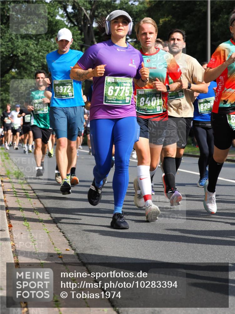 13.09.2026 - 21. swb-Marathon Bremen TobiasT http://msf.ph/oto/10283394 13.09.2026 12:04:44 Laufen 3208, 9972, 6775, 21, 926, 8401, 21, 25, 8208 meine-sportfotos.de
