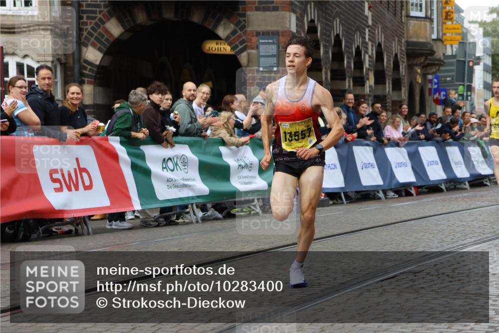 13.09.2026 - 21. swb-Marathon Bremen Strokosch-Dieckow http://msf.ph/oto/10283400 13.09.2026 10:29:35 Ziel 10597, 13517, 13557, 13604, 13510, 13579, 13623 meine-sportfotos.de