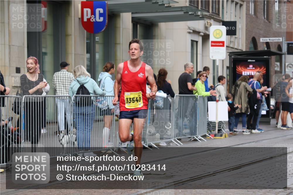 13.09.2026 - 21. swb-Marathon Bremen Strokosch-Dieckow http://msf.ph/oto/10283414 13.09.2026 10:33:45 Ziel 10797, 13605, 10366, 10475, 11059, 11481, 11652, 12459, 13530, 13541 meine-sportfotos.de