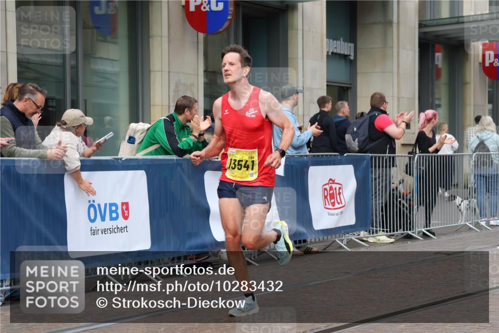 13.09.2026 - 21. swb-Marathon Bremen Strokosch-Dieckow http://msf.ph/oto/10283432 13.09.2026 10:33:47 Ziel 10797, 13605, 13610, 10366, 10475, 11059, 11481, 11652, 12459, 13530, 13541 meine-sportfotos.de