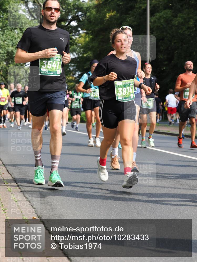 13.09.2026 - 21. swb-Marathon Bremen TobiasT http://msf.ph/oto/10283433 13.09.2026 12:04:57 Laufen 3541, 6737, 21, 126, 38744 meine-sportfotos.de