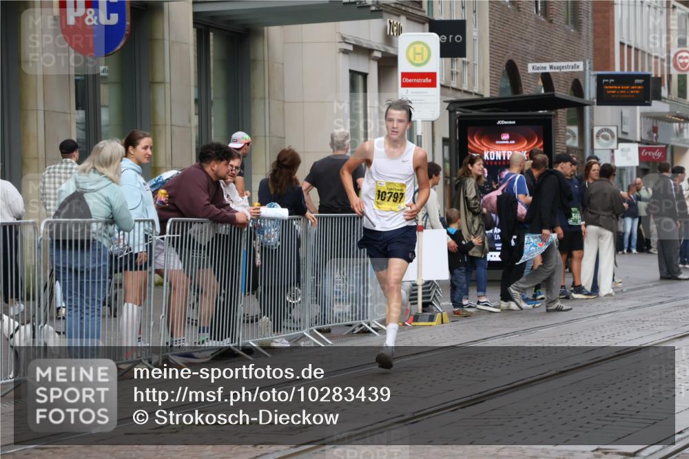 13.09.2026 - 21. swb-Marathon Bremen Strokosch-Dieckow http://msf.ph/oto/10283439 13.09.2026 10:33:48 Ziel 10797, 13605, 13610, 10366, 10475, 10797, 11059, 11481, 12459, 13530, 13541 meine-sportfotos.de