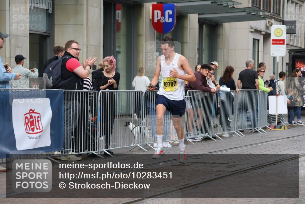 13.09.2026 - 21. swb-Marathon Bremen Strokosch-Dieckow http://msf.ph/oto/10283451 13.09.2026 10:33:50 Ziel 13605, 13610, 13633, 10366, 10475, 10797, 11059, 11481, 12459, 13530, 13541 meine-sportfotos.de