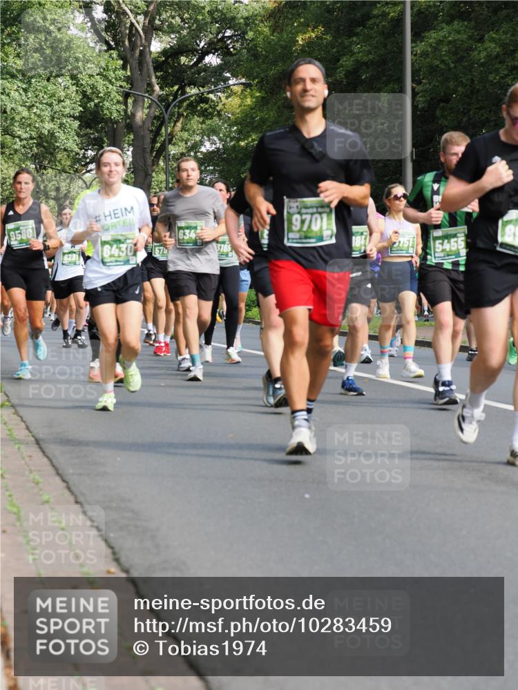 13.09.2026 - 21. swb-Marathon Bremen TobiasT http://msf.ph/oto/10283459 13.09.2026 12:05:02 Laufen 9580, 634, 628, 6430, 575, 9701, 5455 meine-sportfotos.de