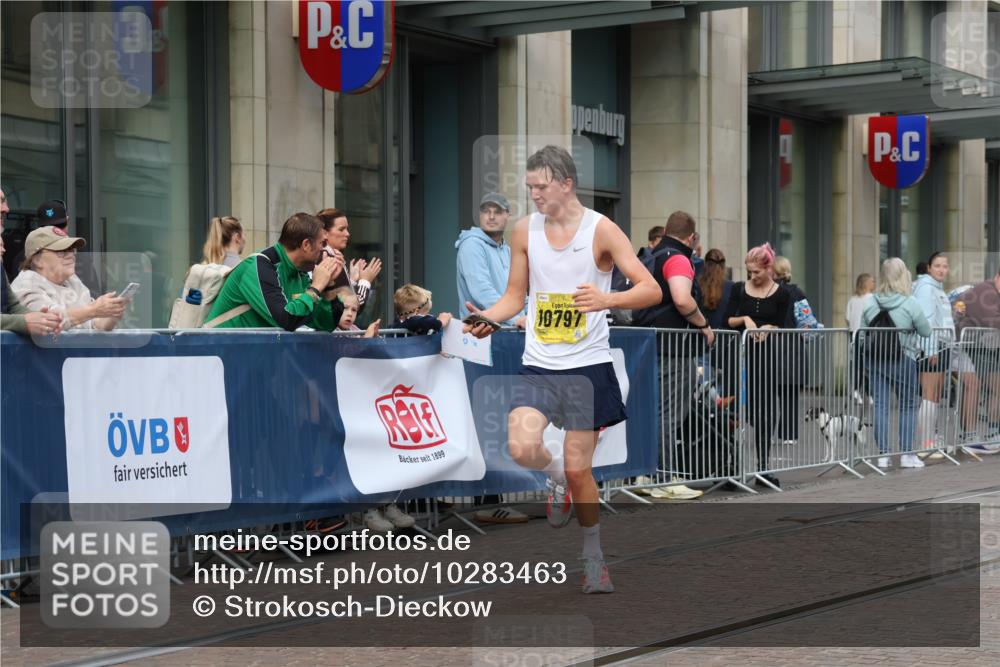 13.09.2026 - 21. swb-Marathon Bremen Strokosch-Dieckow http://msf.ph/oto/10283463 13.09.2026 10:33:51 Ziel 13605, 13610, 13633, 10366, 10475, 10797, 11059, 11481, 12459, 13530, 13541 meine-sportfotos.de
