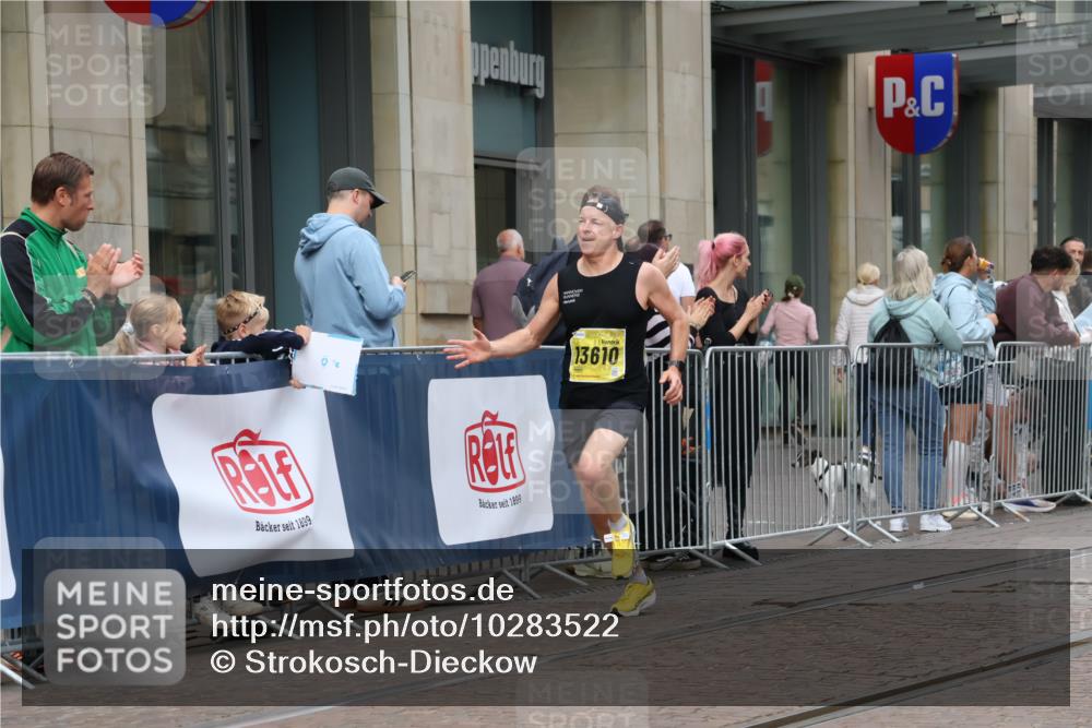 13.09.2026 - 21. swb-Marathon Bremen Strokosch-Dieckow http://msf.ph/oto/10283522 13.09.2026 10:34:15 Ziel 10818, 11418, 12540, 13637, 13605, 13610, 13633 meine-sportfotos.de
