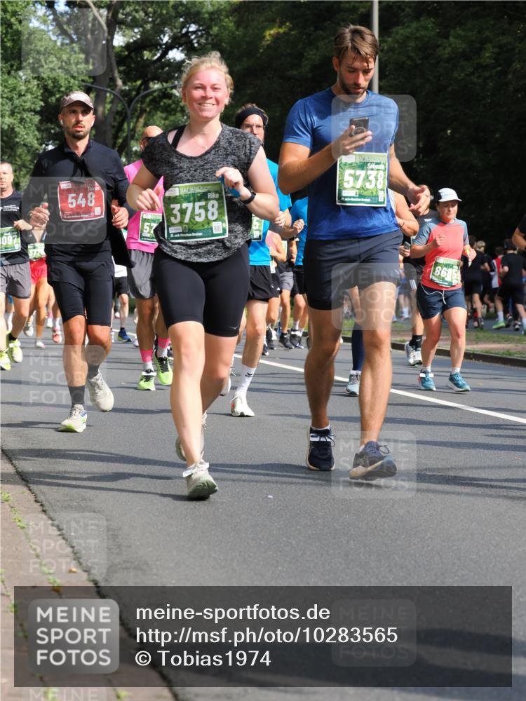 13.09.2026 - 21. swb-Marathon Bremen TobiasT http://msf.ph/oto/10283565 13.09.2026 12:05:28 Laufen 548, 3758, 21, 326, 5738, 21, 2461, 8685 meine-sportfotos.de