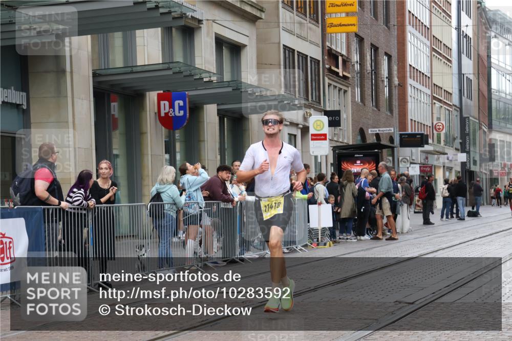 13.09.2026 - 21. swb-Marathon Bremen Strokosch-Dieckow http://msf.ph/oto/10283592 13.09.2026 10:34:23 Ziel 10818, 11197, 11964, 12358, 12413, 12540, 13637, 11418, 13605, 13610, 13633 meine-sportfotos.de