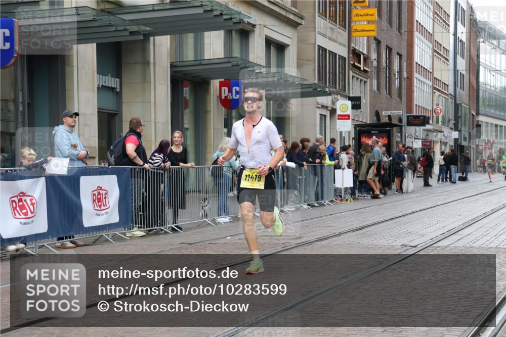 13.09.2026 - 21. swb-Marathon Bremen Strokosch-Dieckow http://msf.ph/oto/10283599 13.09.2026 10:34:23 Ziel 10818, 11197, 11964, 12358, 12413, 12540, 13637, 11418, 13605, 13610, 13633 meine-sportfotos.de