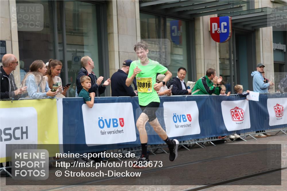 13.09.2026 - 21. swb-Marathon Bremen Strokosch-Dieckow http://msf.ph/oto/10283673 13.09.2026 10:34:38 Ziel 10261, 10262, 11197, 11964, 12358, 12413, 12540, 13505, 13560, 13588, 13601, 13625, 10818, 11418, 13633, 13637 meine-sportfotos.de