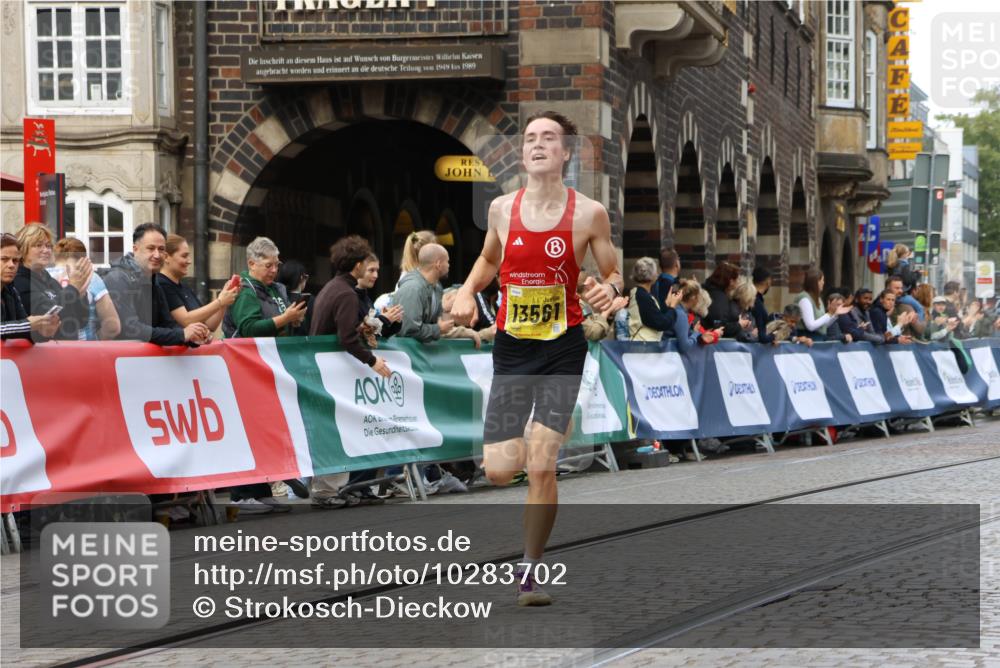 13.09.2026 - 21. swb-Marathon Bremen Strokosch-Dieckow http://msf.ph/oto/10283702 13.09.2026 10:30:24 Ziel 13561, 12458, 13603 meine-sportfotos.de