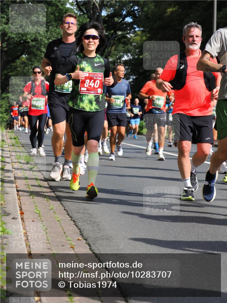 13.09.2026 - 21. swb-Marathon Bremen TobiasT http://msf.ph/oto/10283707 13.09.2026 12:06:14 Laufen 1974, 3900, 840, 0199, 21, 126, 182, 3486 meine-sportfotos.de