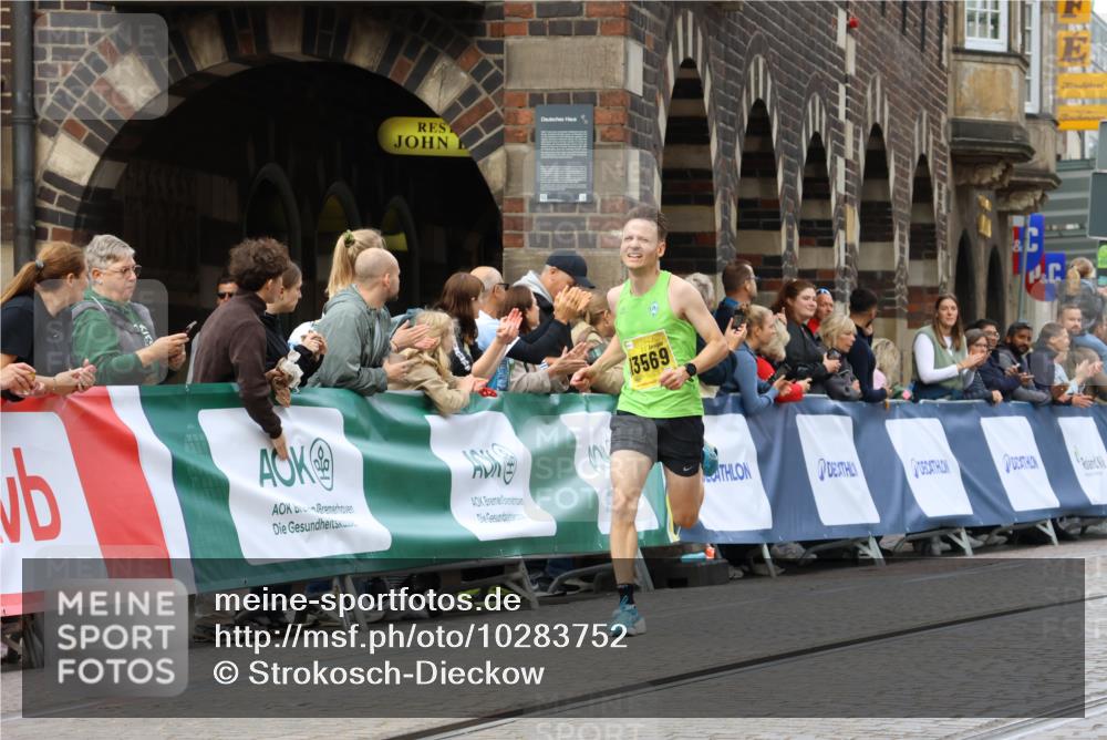 13.09.2026 - 21. swb-Marathon Bremen Strokosch-Dieckow http://msf.ph/oto/10283752 13.09.2026 10:30:27 Ziel 13522, 13561, 12458, 13603 meine-sportfotos.de