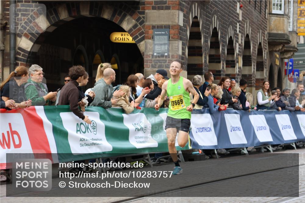 13.09.2026 - 21. swb-Marathon Bremen Strokosch-Dieckow http://msf.ph/oto/10283757 13.09.2026 10:30:27 Ziel 13522, 13561, 12458, 13603 meine-sportfotos.de