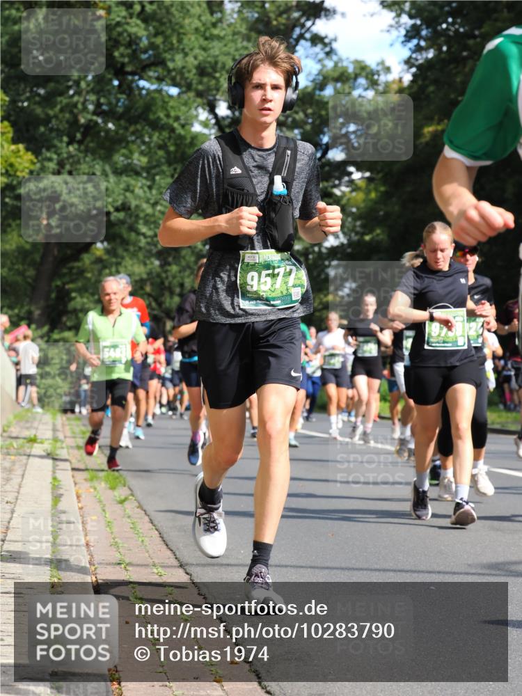 13.09.2026 - 21. swb-Marathon Bremen TobiasT http://msf.ph/oto/10283790 13.09.2026 12:06:29 Laufen 9577 meine-sportfotos.de