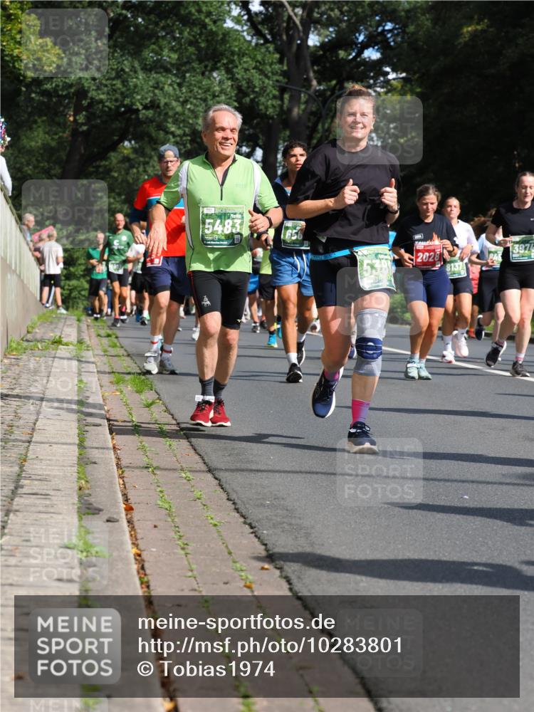 13.09.2026 - 21. swb-Marathon Bremen TobiasT http://msf.ph/oto/10283801 13.09.2026 12:06:31 Laufen 5483, 2014, 2028, 3974 meine-sportfotos.de