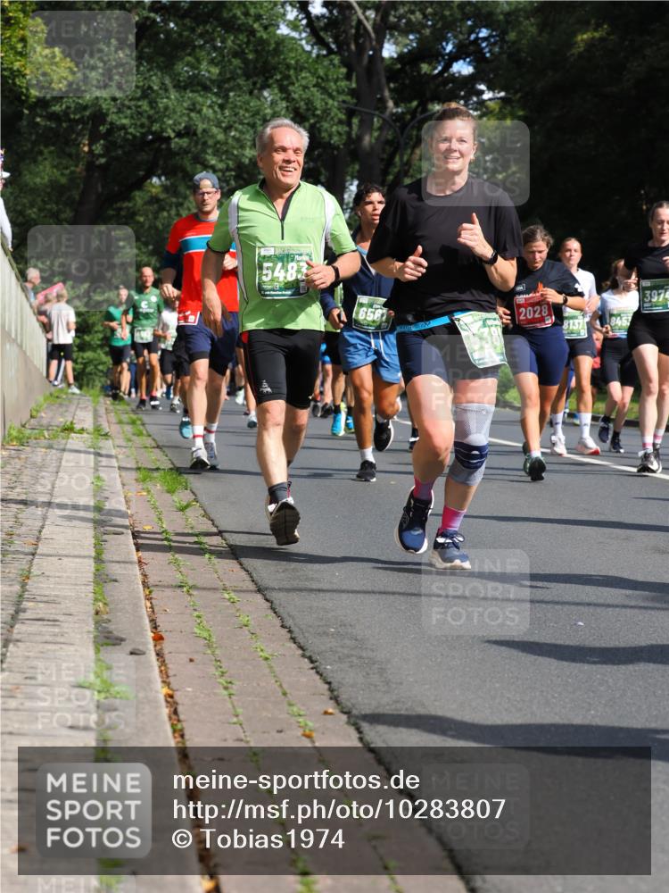 13.09.2026 - 21. swb-Marathon Bremen TobiasT http://msf.ph/oto/10283807 13.09.2026 12:06:31 Laufen 5483, 656, 2028, 3974, 8137, 845 meine-sportfotos.de