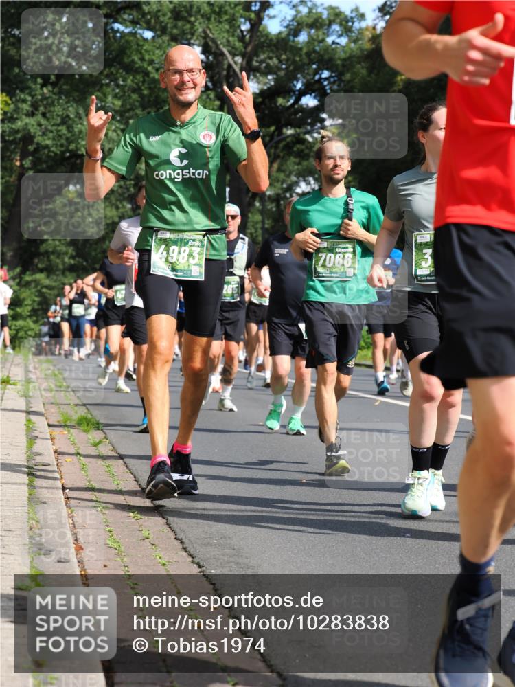 13.09.2026 - 21. swb-Marathon Bremen TobiasT http://msf.ph/oto/10283838 13.09.2026 12:06:41 Laufen 4983, 026, 7066, 6544 meine-sportfotos.de