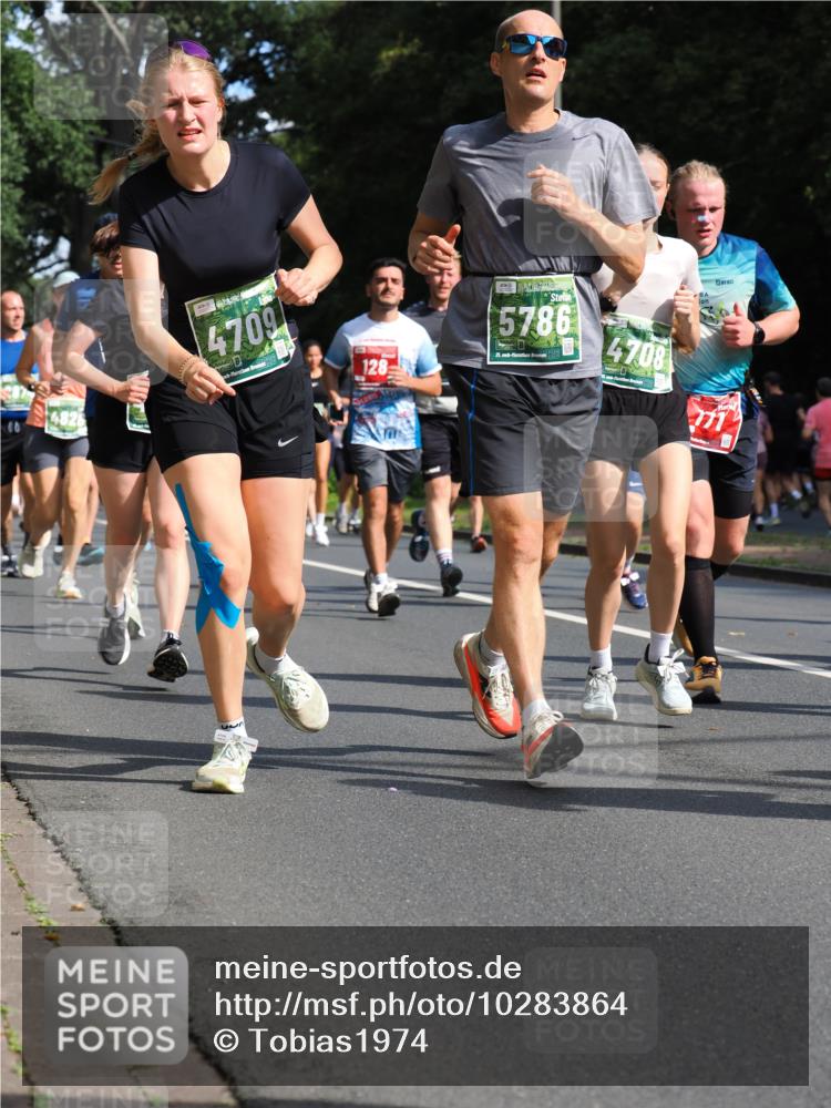 13.09.2026 - 21. swb-Marathon Bremen TobiasT http://msf.ph/oto/10283864 13.09.2026 12:06:47 Laufen 4709, 128, 5786, 4708, 111 meine-sportfotos.de