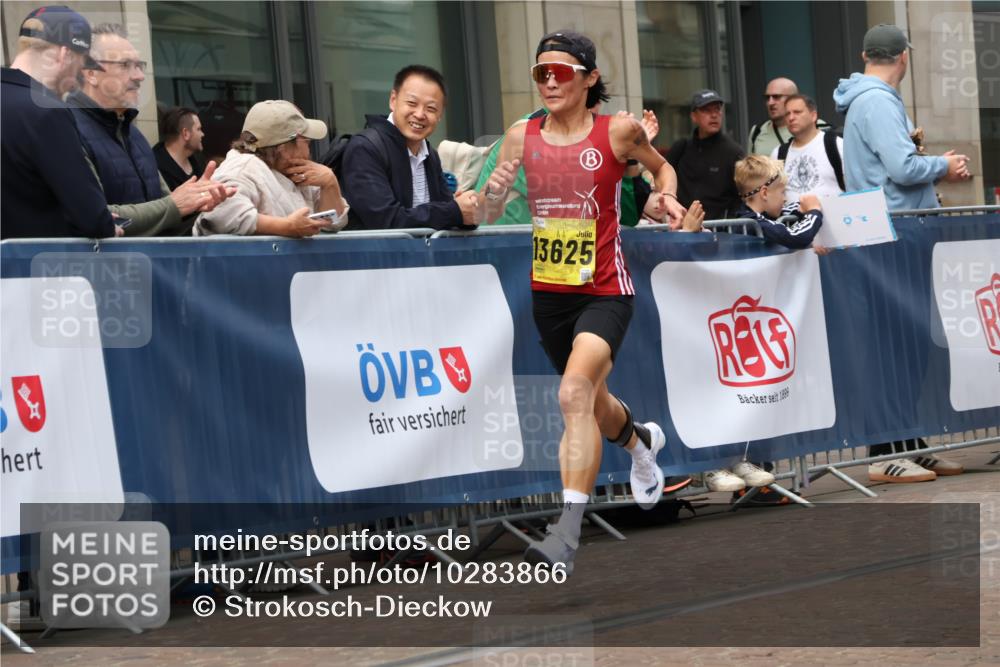 13.09.2026 - 21. swb-Marathon Bremen Strokosch-Dieckow http://msf.ph/oto/10283866 13.09.2026 10:34:56 Ziel 10261, 10262, 10994, 11068, 11176, 11345, 11512, 13505, 13514, 13540, 13560, 13590, 13619, 10818, 11197, 11964, 12358, 12413, 12540, 13588, 13601, 13625, 13637 meine-sportfotos.de