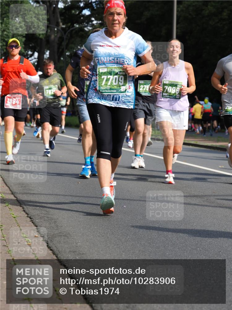 13.09.2026 - 21. swb-Marathon Bremen TobiasT http://msf.ph/oto/10283906 13.09.2026 12:07:02 Laufen 26, 1984, 7672, 7709, 21, 888995, 275, 7099 meine-sportfotos.de