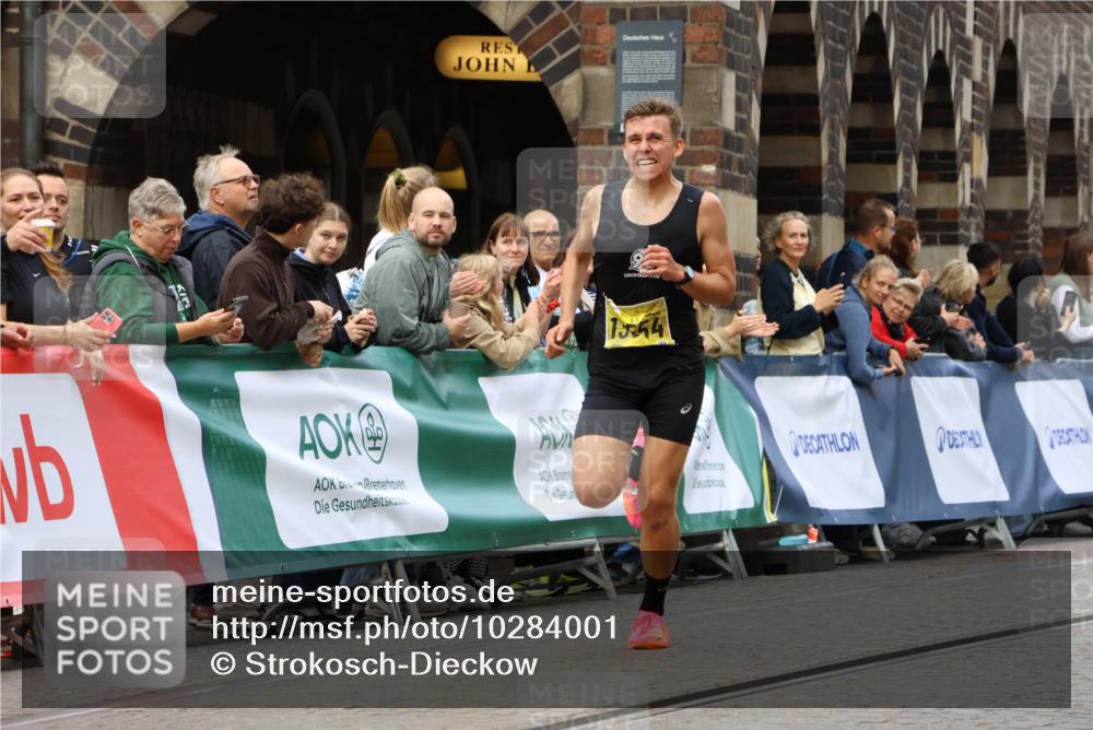 13.09.2026 - 21. swb-Marathon Bremen Strokosch-Dieckow http://msf.ph/oto/10284001 13.09.2026 10:31:03 Ziel 12458, 13537, 13554, 13603, 13602 meine-sportfotos.de