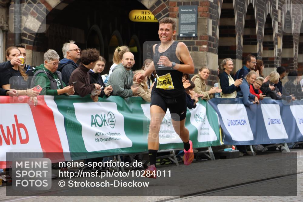 13.09.2026 - 21. swb-Marathon Bremen Strokosch-Dieckow http://msf.ph/oto/10284011 13.09.2026 10:31:03 Ziel 12458, 13537, 13554, 13603, 13602 meine-sportfotos.de
