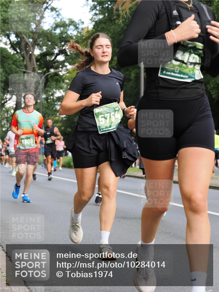 13.09.2026 - 21. swb-Marathon Bremen TobiasT http://msf.ph/oto/10284014 13.09.2026 12:07:34 Laufen 6908, 5764, 21 meine-sportfotos.de
