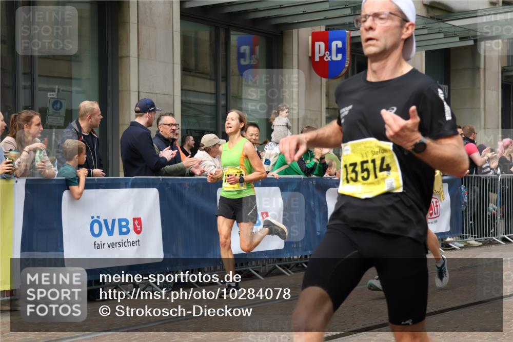 13.09.2026 - 21. swb-Marathon Bremen Strokosch-Dieckow http://msf.ph/oto/10284078 13.09.2026 10:35:19 Ziel 11176, 11345, 12289, 13558, 13583, 10261, 10262, 10994, 11068, 11176, 11512, 13505, 13514, 13540, 13560, 13590, 13619 meine-sportfotos.de