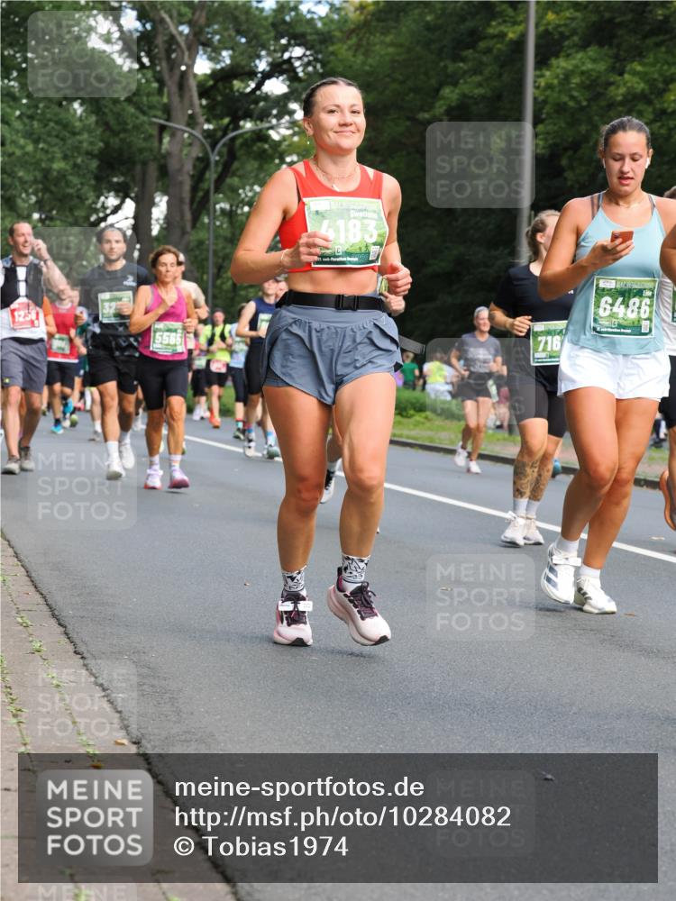 13.09.2026 - 21. swb-Marathon Bremen TobiasT http://msf.ph/oto/10284082 13.09.2026 12:07:46 Laufen 1236, 5565, 4183, 21, 716, 6486 meine-sportfotos.de