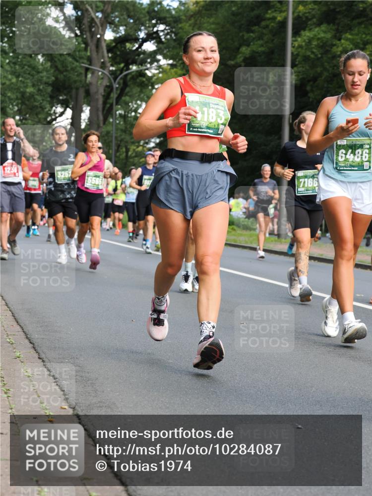 13.09.2026 - 21. swb-Marathon Bremen TobiasT http://msf.ph/oto/10284087 13.09.2026 12:07:47 Laufen 1236, 3257, 5565, 183, 21, 7166, 6486, 21 meine-sportfotos.de