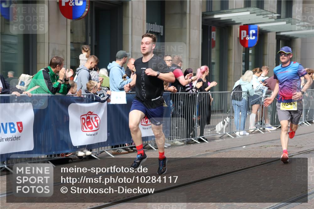 13.09.2026 - 21. swb-Marathon Bremen Strokosch-Dieckow http://msf.ph/oto/10284117 13.09.2026 10:35:22 Ziel 12289, 13558, 13583, 10261, 10262, 10994, 11068, 11176, 11345, 11512, 13505, 13514, 13540, 13560, 13590, 13619 meine-sportfotos.de