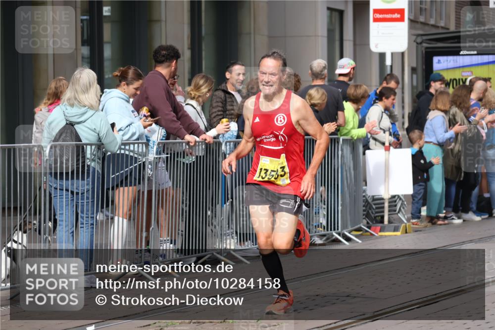 13.09.2026 - 21. swb-Marathon Bremen Strokosch-Dieckow http://msf.ph/oto/10284158 13.09.2026 10:35:25 Ziel 12289, 13558, 10261, 10262, 10994, 11068, 11176, 11345, 11512, 13505, 13514, 13540, 13560, 13583, 13590, 13619 meine-sportfotos.de
