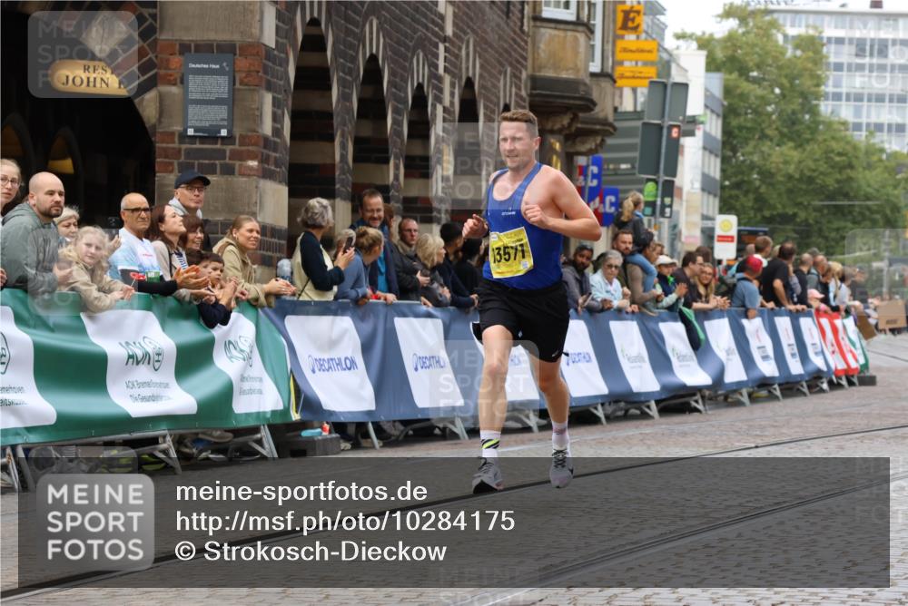 13.09.2026 - 21. swb-Marathon Bremen Strokosch-Dieckow http://msf.ph/oto/10284175 13.09.2026 10:31:29 Ziel 13572, 13602, 13504, 13643 meine-sportfotos.de