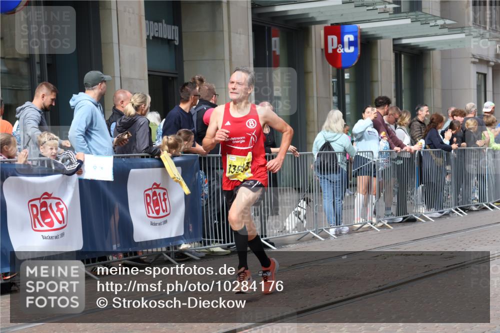 13.09.2026 - 21. swb-Marathon Bremen Strokosch-Dieckow http://msf.ph/oto/10284176 13.09.2026 10:35:26 Ziel 12289, 13558, 10261, 10262, 10994, 11068, 11176, 11345, 11512, 12289, 13505, 13514, 13540, 13560, 13583, 13590, 13619 meine-sportfotos.de