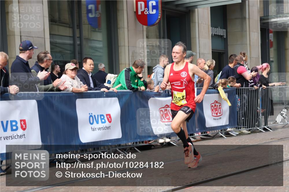 13.09.2026 - 21. swb-Marathon Bremen Strokosch-Dieckow http://msf.ph/oto/10284182 13.09.2026 10:35:27 Ziel 13558, 10261, 10262, 10994, 11068, 11176, 11345, 11512, 12289, 13505, 13514, 13540, 13560, 13583, 13590, 13619 meine-sportfotos.de
