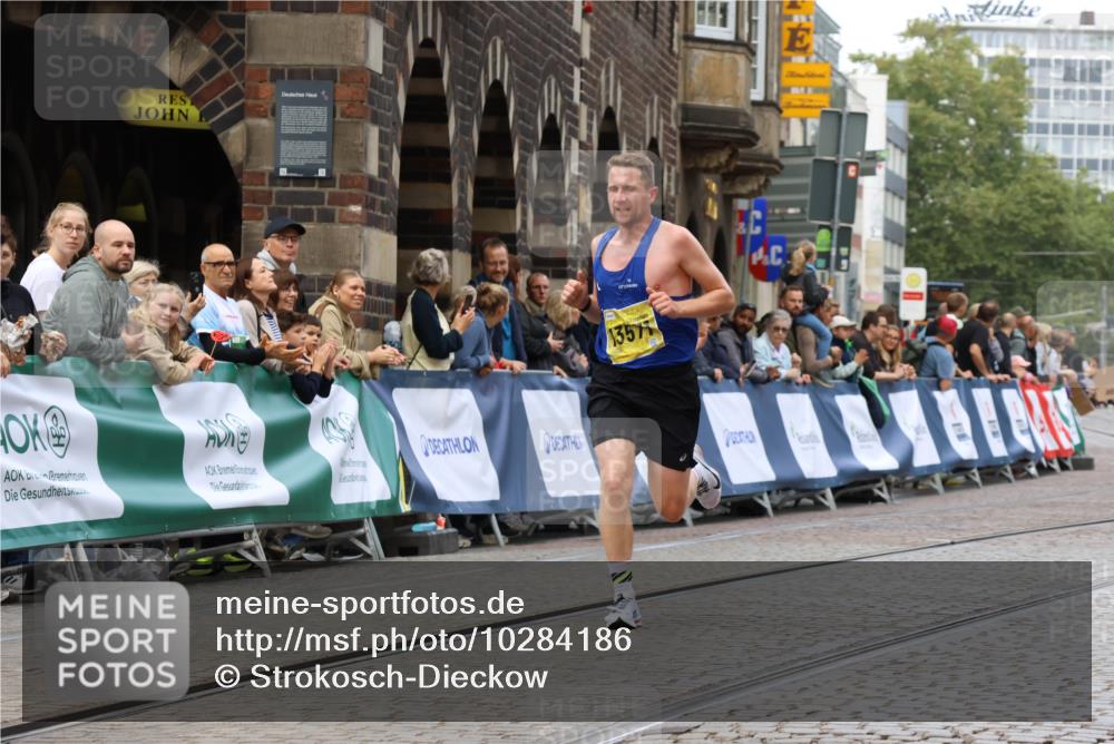 13.09.2026 - 21. swb-Marathon Bremen Strokosch-Dieckow http://msf.ph/oto/10284186 13.09.2026 10:31:29 Ziel 13572, 13602, 13504, 13643 meine-sportfotos.de