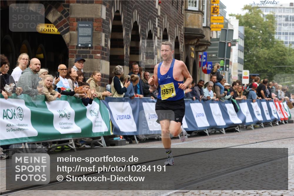 13.09.2026 - 21. swb-Marathon Bremen Strokosch-Dieckow http://msf.ph/oto/10284191 13.09.2026 10:31:29 Ziel 13572, 13602, 13504, 13643 meine-sportfotos.de