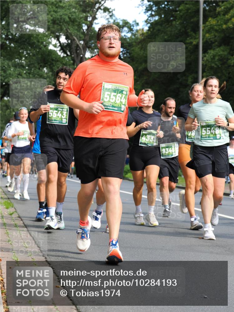 13.09.2026 - 21. swb-Marathon Bremen TobiasT http://msf.ph/oto/10284193 13.09.2026 12:08:14 Laufen 15543, 5564, 26, 433, 9346, 78, 5548 meine-sportfotos.de