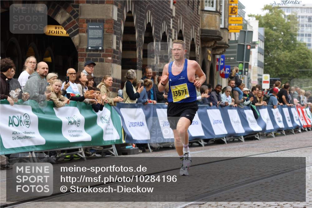 13.09.2026 - 21. swb-Marathon Bremen Strokosch-Dieckow http://msf.ph/oto/10284196 13.09.2026 10:31:29 Ziel 13572, 13602, 13504, 13643 meine-sportfotos.de