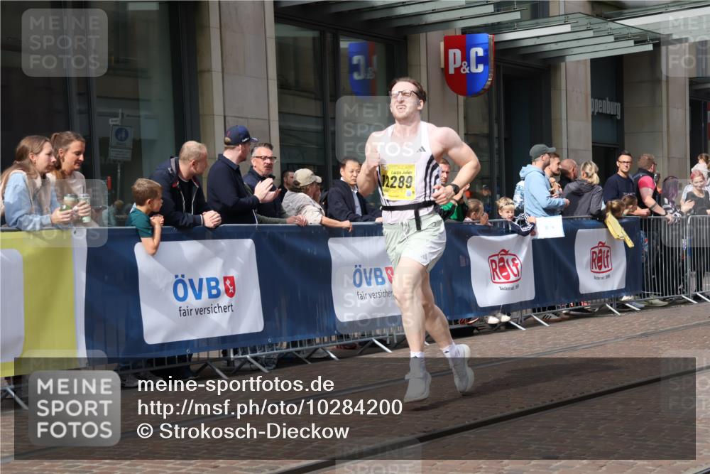 13.09.2026 - 21. swb-Marathon Bremen Strokosch-Dieckow http://msf.ph/oto/10284200 13.09.2026 10:35:32 Ziel 13534, 13558, 10994, 11068, 11176, 11345, 11512, 12289, 13514, 13540, 13583, 13590, 13619 meine-sportfotos.de